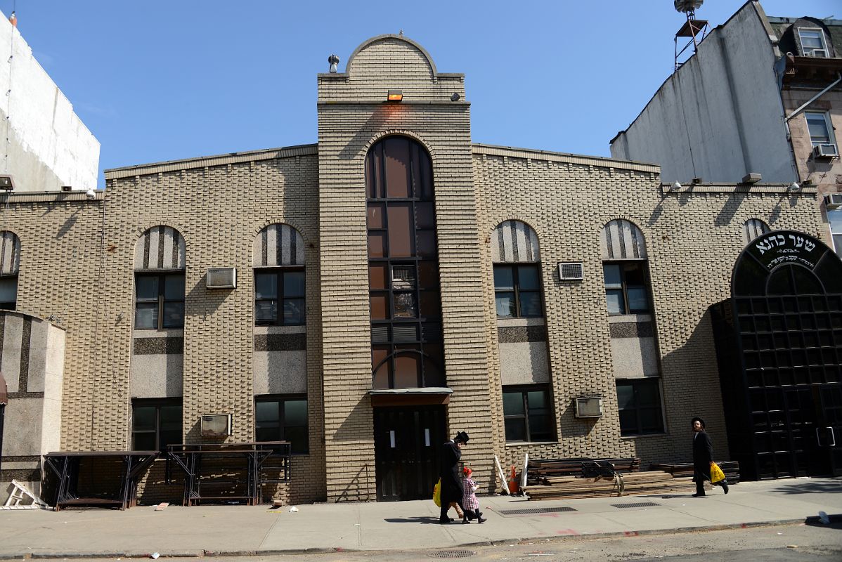10 The Main Synagogue Of The Satmar Community On Rodney St Williamsburg New York